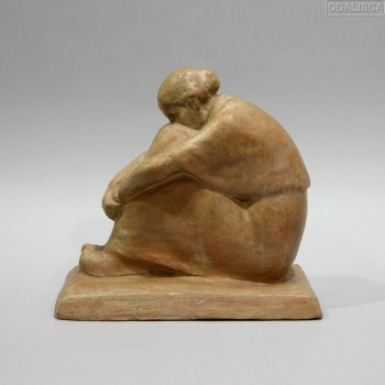 ESCULTURA DE MUJER EN TERRACOTA - Firmada.